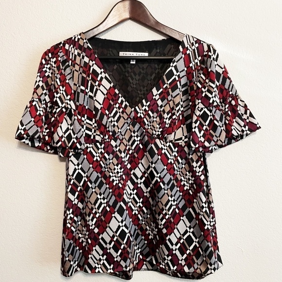 Trina Turk Short Bell Sleeve V Neck 100% Silk Shirt Blouse Size Small - Picture 1 of 7